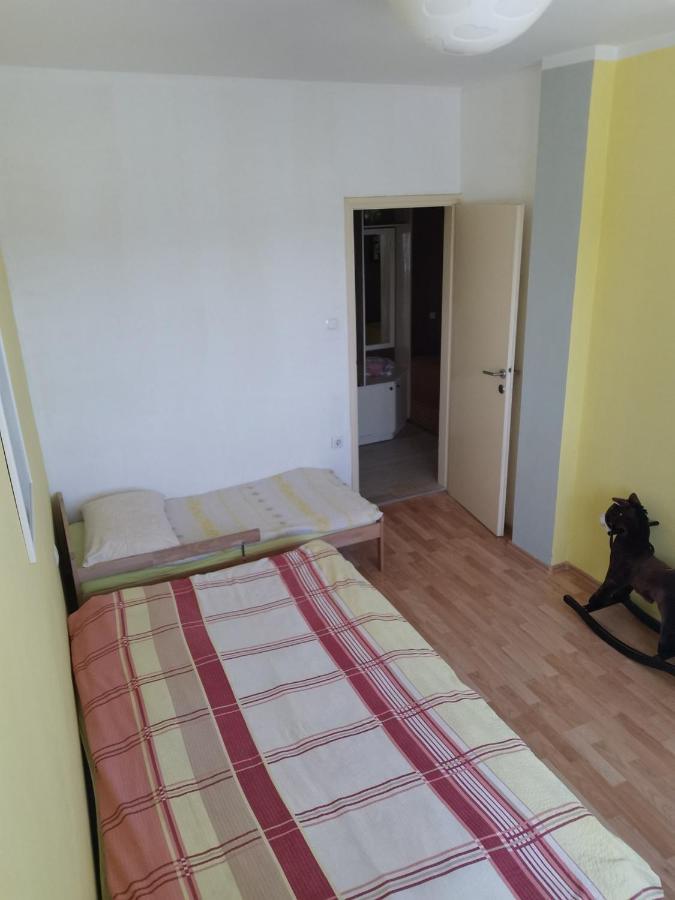 Apartmant Sandra - Big Terace And Free Parking Leilighet Karlovac Eksteriør bilde